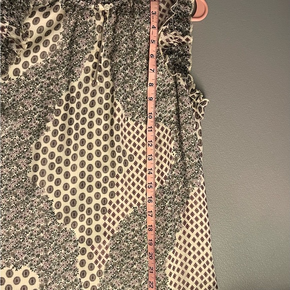 Floral ruffle split neck blouse, size M - Picture 8 of 12